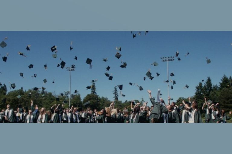 دور الموقع الالكترونية والتطبقات في التعليم الجامعي